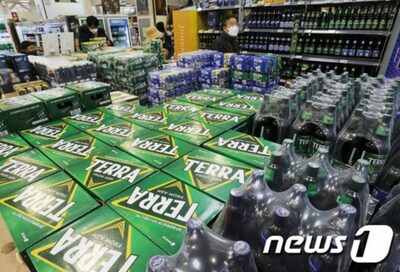 韓国の愛酒家ピンチ…ビール、焼酎、ウイスキー、マッコリ全部値上げ