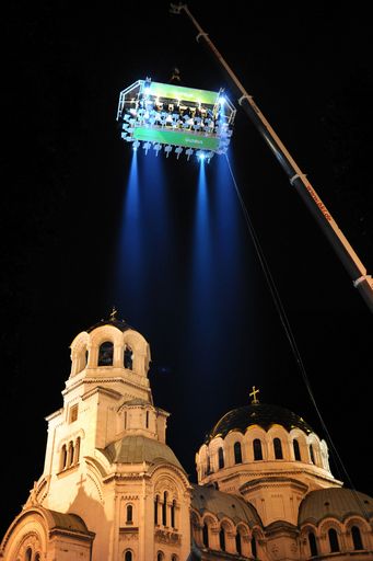 「空中ディナー」で星空とスリルを満喫