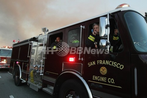 米サンフランシスコ空港近くで爆発 火災 ガスパイプラインが原因か 写真10枚 ファッション ニュースならmode Press Powered By Afpbb News
