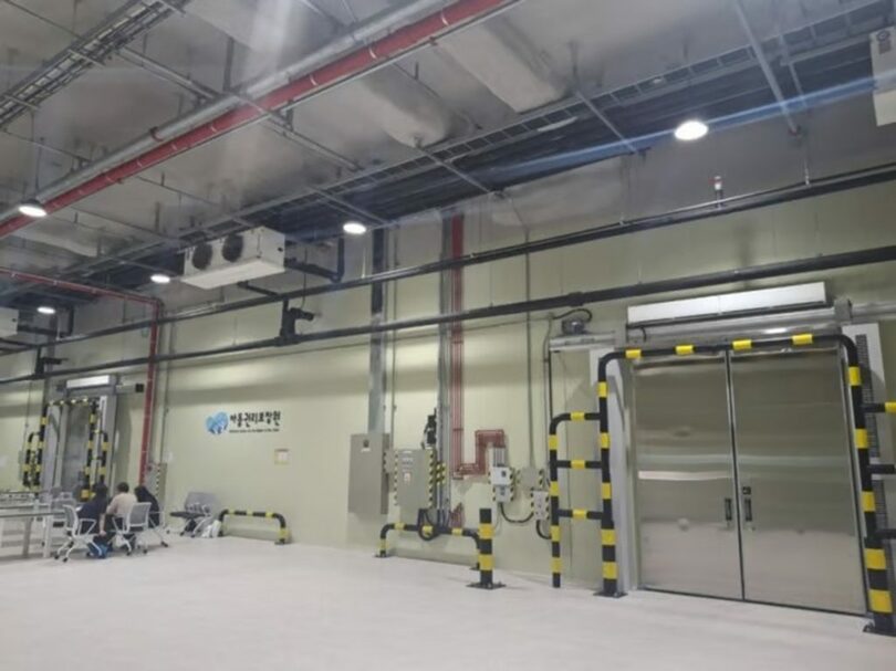 京畿道高陽市の物流センターに設置された臨時書庫(c)MONEYTODAY