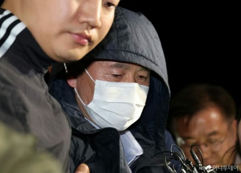 始興警察署へ移送されるチャ・チョルナム容疑者(c)news1/MONEYTODAY