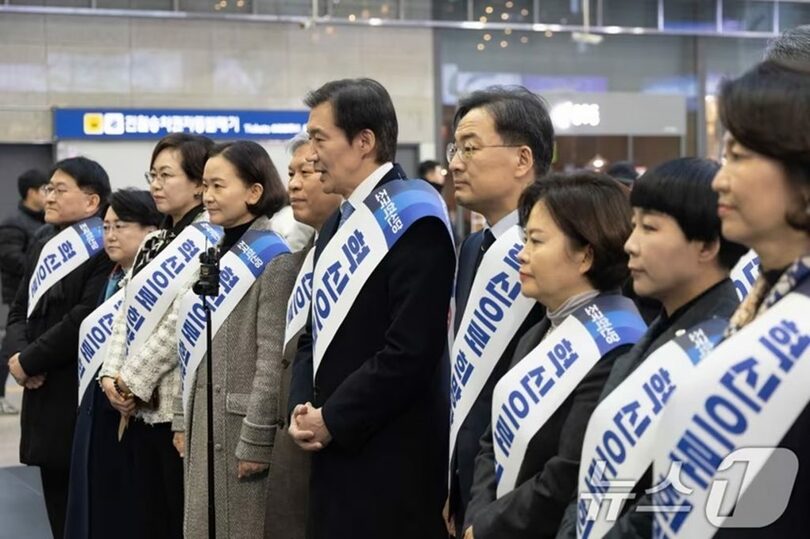 チョ・グク（曺国）代表ら祖国革新党の指導部(c)news1