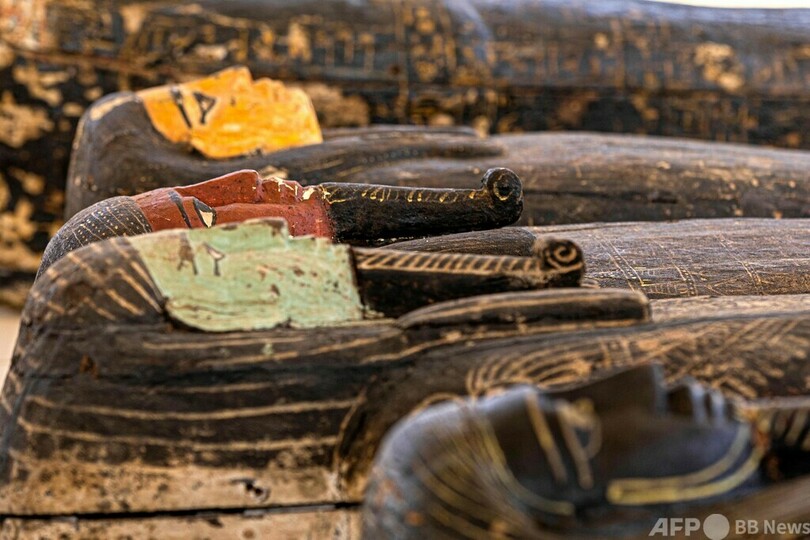 ひつぎ250基と小像150体公開 エジプト・サッカラ遺跡