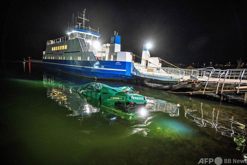 フェリーからトラック転落 デンマーク