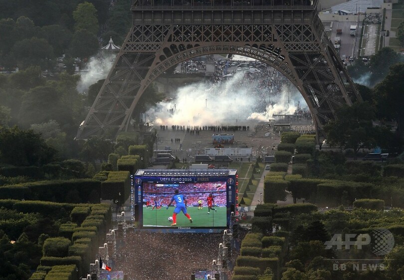 欧州選手権決勝 パリの屋外観戦会場で暴動 各地で計40人逮捕 写真16枚 国際ニュース Afpbb News