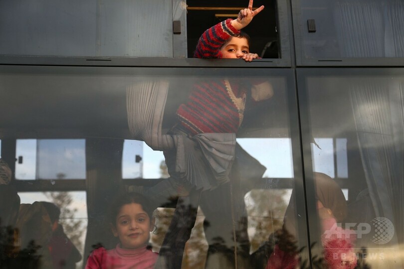 ドゥマにシリア国旗、政府軍が東グータ完全掌握 ロシア国防省