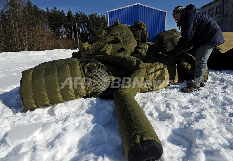 ロシアが誇る「秘密兵器」、空気で膨らませる戦車