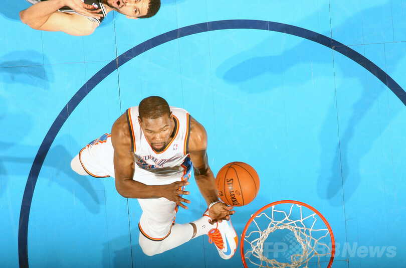 サンダーがスパーズの連勝記録更新を阻止