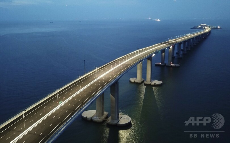 夜の港珠澳大橋 年内に完工、開通予定