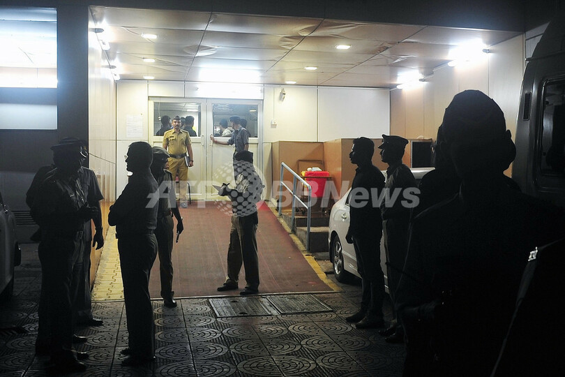 インド・ムンバイで女性カメラマン強姦される、男性伴い取材中