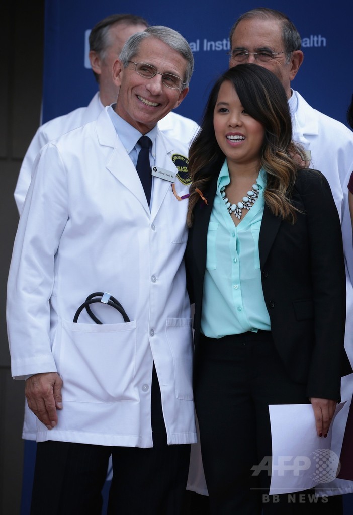 米女性看護師2人、エボラから回復 1人は米大統領とハグ