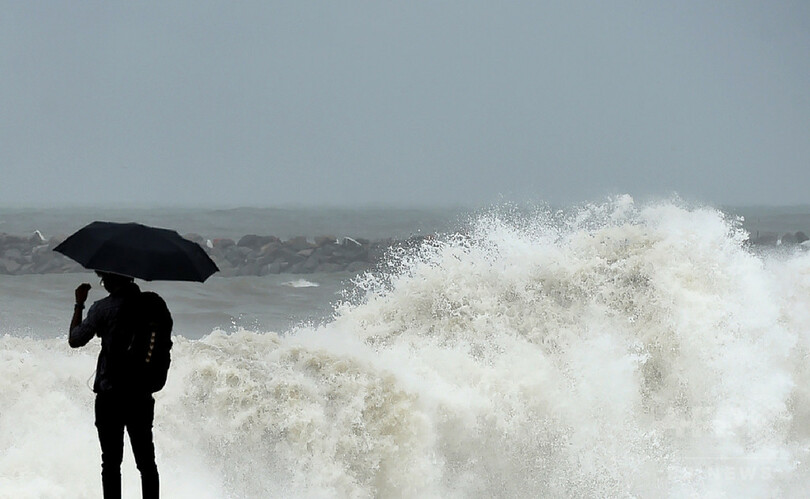 スリランカ、暴風雨により7人死亡 被災地支援のため軍を派遣
