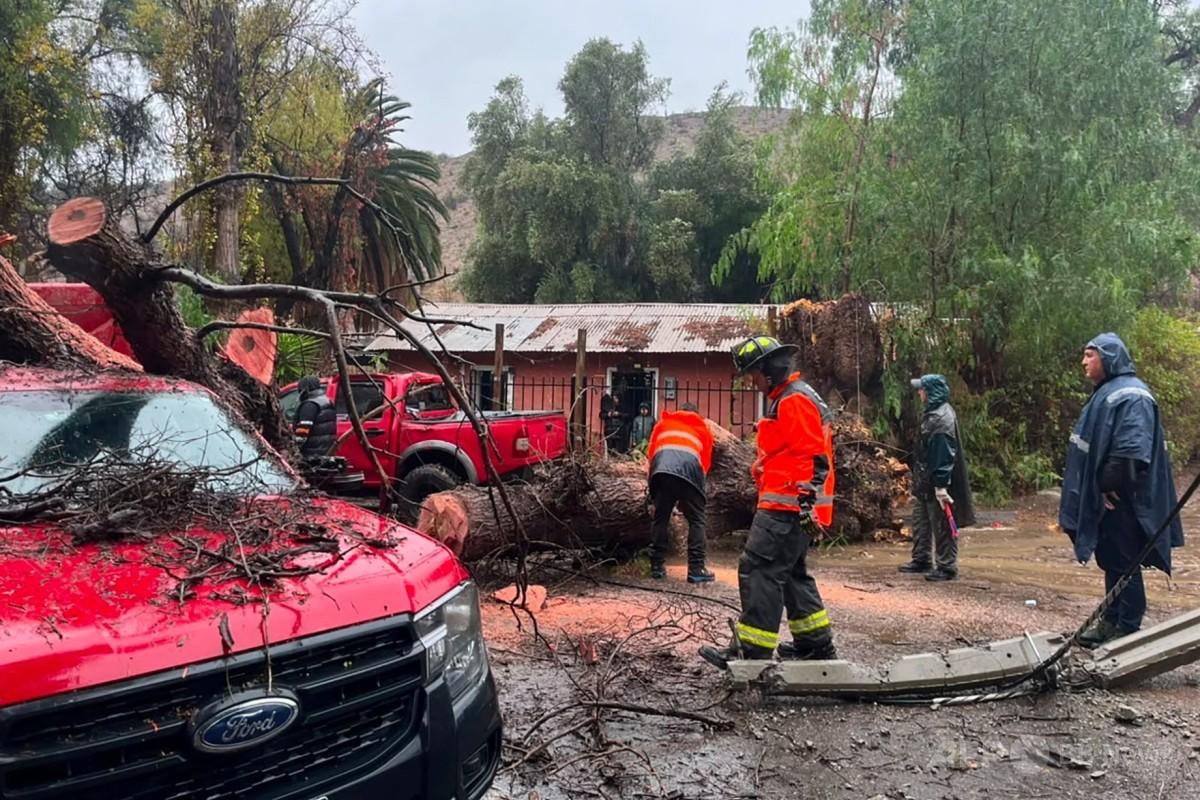 チリの乾燥地帯に猛烈な雨、死者10人 住宅1100戸超被害 非常事態宣言