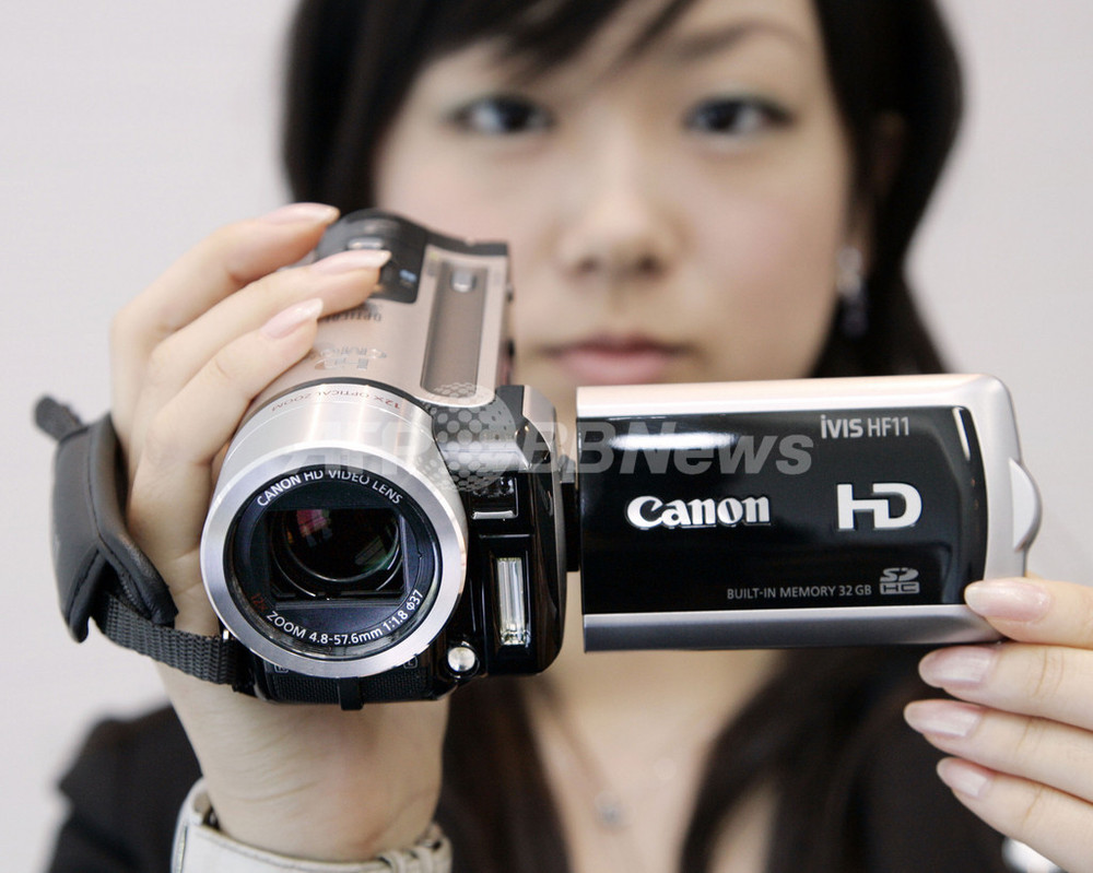 キヤノンの新型ビデオカメラ「iVIS HF11」 写真3枚 国際ニュース