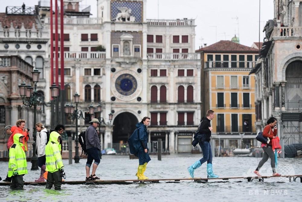 イタリア全土で暴風雨被害、少なくとも5人死亡 ベネチアで広場冠水 写真20枚 国際ニュース：AFPBB News