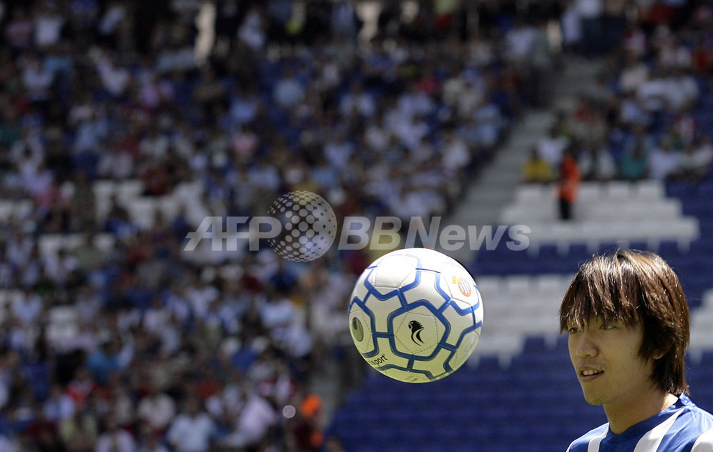 エスパニョール 中村俊輔の入団会見 写真15枚 ファッション ニュース