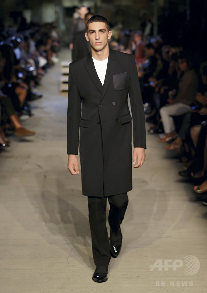 「ジバンシィ」16年春夏コレクション