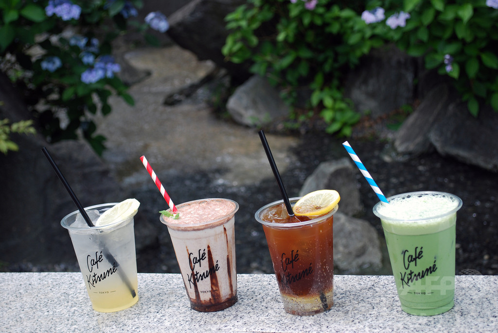 「カフェ キツネ」夏季限定メニュー&トートバッグ発売