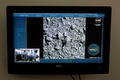 無人探査機「DART」が衝突する直前に捉えた小惑星「ディモルフォス」の映像を映したテレビ画面。米フロリダ州ケープカナベラルのケネディ宇宙センターで（2022年9月26日撮影）。(c)Jim WATSON / AFP
