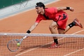 全仏オープンテニス、男子シングルス2回戦。リターンを打つファビオ・フォニーニ（2018年5月31日撮影）。(c)AFP PHOTO / Thomas SAMSON
