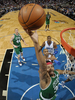 09-10NBA、オーランド・マジック（%%Orlando Magic%%）対ボストン・セルティックス（%%Boston Celtics%%）。試合はセルティックスが86-77で勝利した。写真はゴール下から得点を狙うセルティックスのラシード・ウォーレス（%%Rasheed Wallace%%）。（2009年12月25日撮影）(c)AFP/Getty Images/NBAE/Fernando Medina
