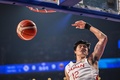 FIBAバスケットボール・ワールドカップ、17-32位順位決定ラウンド・グループO、日本対ベネズエラ。ダンクシュートを決める渡辺雄太（2023年8月31日撮影）。(c)Yuichi YAMAZAKI / AFP