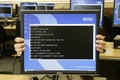 モニターに表示された「13歳の少年」の設定で参加したロシアのスーパーコンピューターと人間との間で交わされた会話（2014年6月9日提供）。(c)AFP/UNIVERSITY OF READING