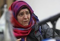 シリアの対トルコ国境にあるバブ・アル・ハワ検問所で記者団の取材に応じるアルゼンチン人女性、ナンシー・ロクサーナ・パパさん（2018年10月30日撮影）。(c)OMAR HAJ KADOUR / AFP