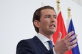 オーストリアの首都ウィーンで記者会見するセバスティアン・クルツ首相（2019年5月18日撮影）。(c)ALEX HALADA / AFP