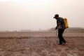 中国の甘粛省張掖市で畑に殺虫剤を散布する農民（2021年3月16日撮影、資料写真）。(c)STR / AFP
