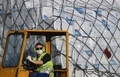 ドイツ・ミュンヘンの空港に中国・上海から到着した800万枚のマスクの一部（2020年4月7日撮影、資料写真）。(c)Christof STACHE / AFP