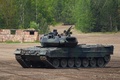 ドイツ製主力戦車「レオパルト2」。ミュンスターで（2019年5月20日撮影）。(c)PATRIK STOLLARZ / AFP 