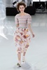フランス・パリ市内で発表された「シャネル（CHANEL）」14年春夏オートクチュールコレクション（2014年1月21日撮影）。(c)AFP/PATRICK KOVARIK