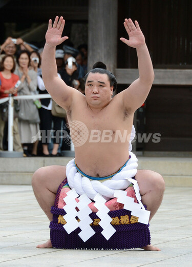 新横綱・日馬富士が奉納土俵入り 写真10枚 国際ニュース：AFPBB News