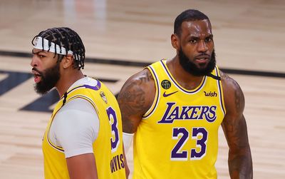 レイカーズがヒートに大勝、17度目のファイナル制覇へ好発進