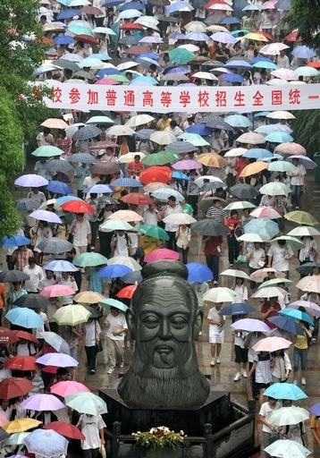 過熱する中国入試戦争、ポイント加算狙いマラソン大会で不正行為