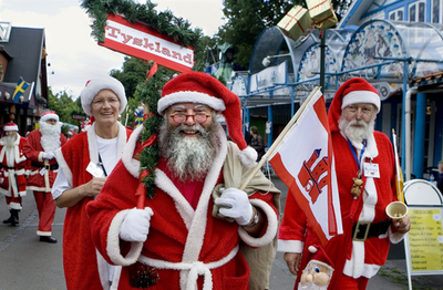 世界各国のサンタが大集合 「世界サンタクロース会議」がデンマークで開催