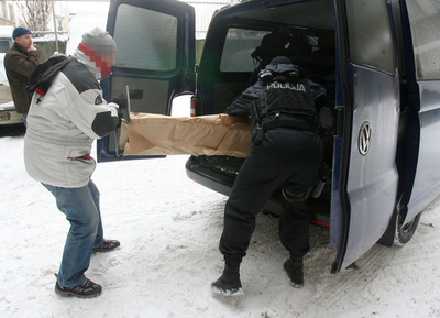 盗難被害のアウシュビッツ収容所看板、ポーランド警察が発見・回収