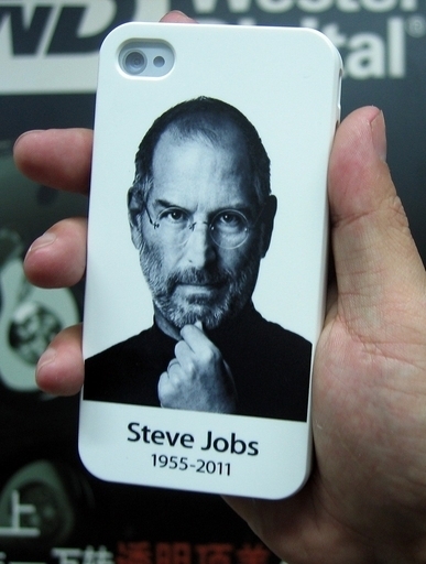 故ジョブズ氏は世界で最低の経営者？ 伝記著者が語る