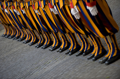 バチカンでスイス衛兵の宣誓式