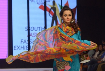 南アジア地域出身デザイナーらが作品発表、パキスタン