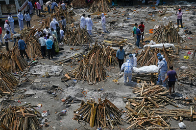 「もう空きがない」 駐車場が火葬場に…感染爆発のインド