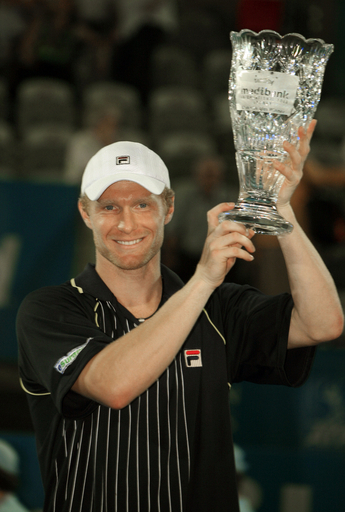 ツルスノフ グシオネを降しメディバンク国際2008を制す