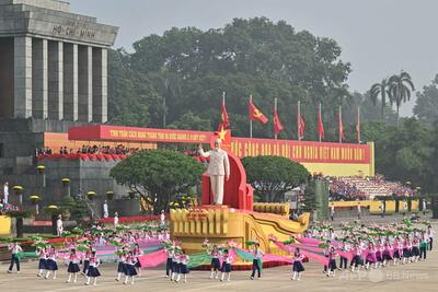 ベトナム独立80年 首都で大規模軍事パレード 中ロ軍も参加
