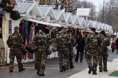 イブの仏パリ、遠のく観光客 同時テロの爪痕深く