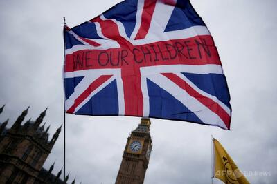 海中で発見、ロシアの潜水艦偵察装置か 英報道