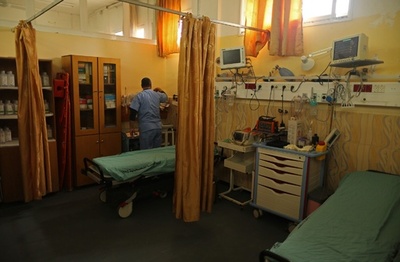 ガザで深刻な電力危機、7医療施設が運営断念 発電機の燃料なく