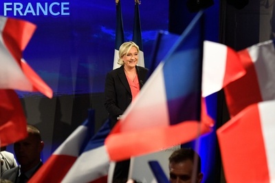 仏大統領選で敗北のルペン氏、「歴史的な」得票率で闘い継続を強調