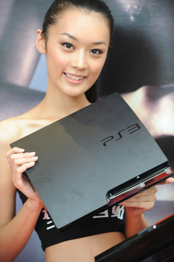 ソニー、新型PS3を9月に発売 スリム化と値下げを実現
