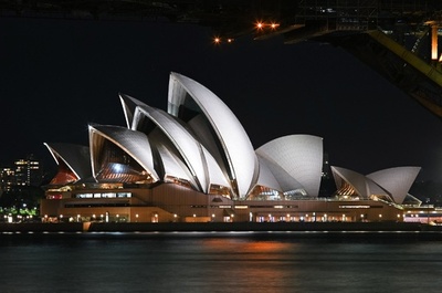 豪オペラハウス、英戴冠式の特別ライトアップなし 州首相が判断